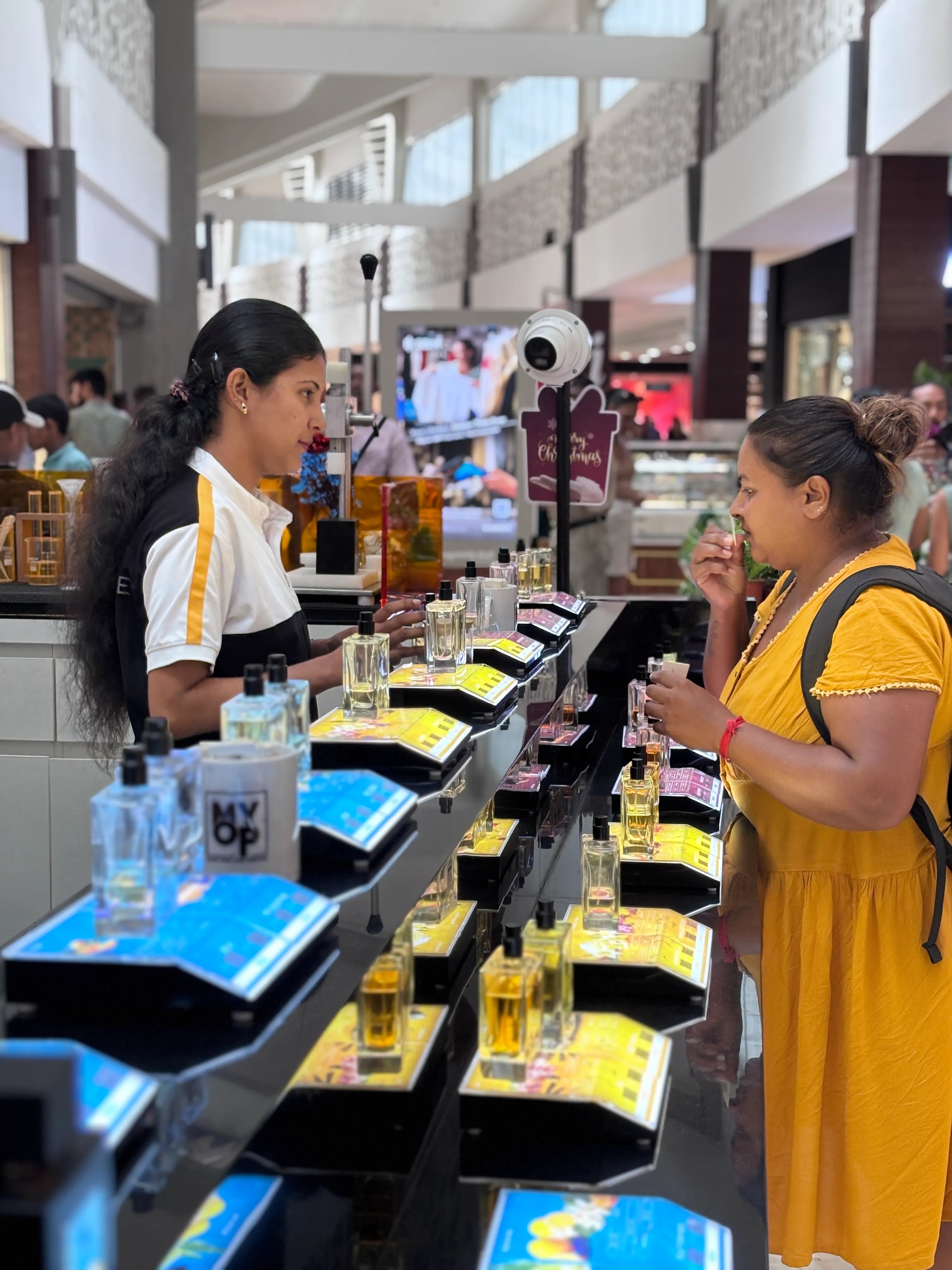 Skin Chemistry, Why the Same Perfume Smells Different on You vs Your Friend.